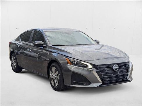 New 2025 Nissan Altima 2.5 S image 6