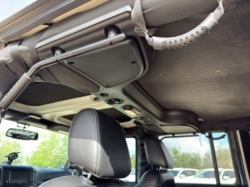 Used 2015 Jeep Wrangler Unlimited Rubicon image 26