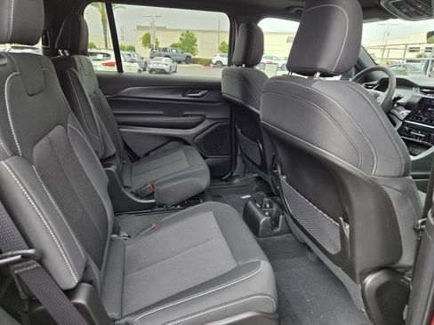 New 2025 Jeep Grand Cherokee L Laredo image 31