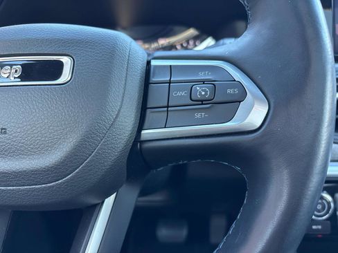 Used 2022 Jeep Compass Latitude w/ Sun and Sound Group image 17