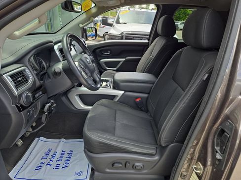 Used 2017 Nissan Titan SV AWD/4WD image 14