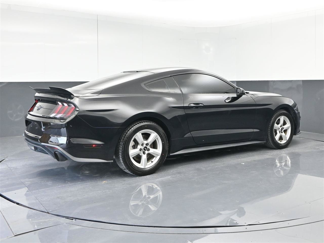 Used 2018 Ford Mustang Coupe RWD image 5