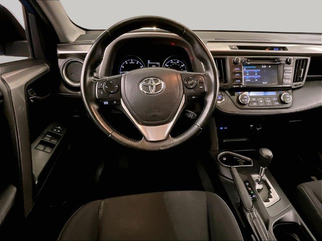 Used 2017 Toyota RAV4 XLE AWD/4WD image 5