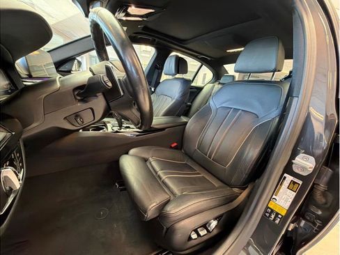 Used 2020 BMW M550i xDrive w/ Premium Package AWD/4WD image 11