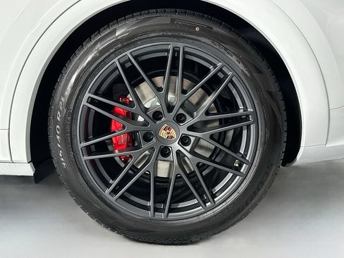 New 2026 Porsche Cayenne GTS AWD/4WD image 33