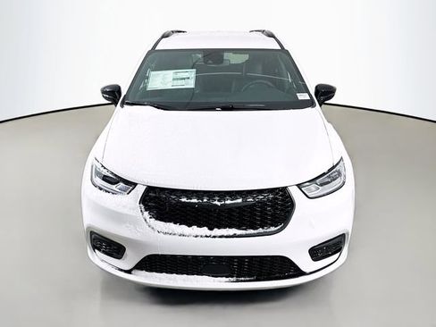 New 2026 Chrysler Pacifica Select w/ S Appearance Package FWD image 2