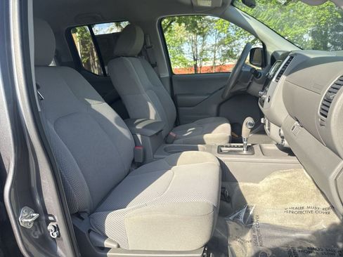 Used 2018 Nissan Frontier SV image 24