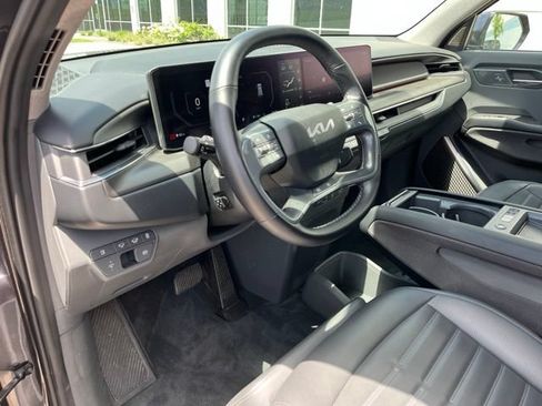 Used 2024 Kia EV9 Land AWD/4WD image 27