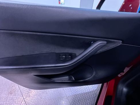 Used 2022 Tesla Model Y Long Range image 12