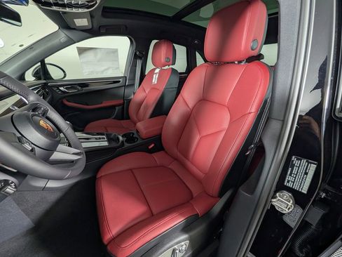 New 2026 Porsche Macan AWD/4WD image 5