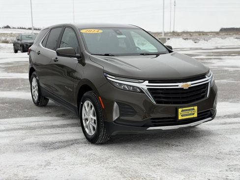 Used 2024 Chevrolet Equinox LT image 3