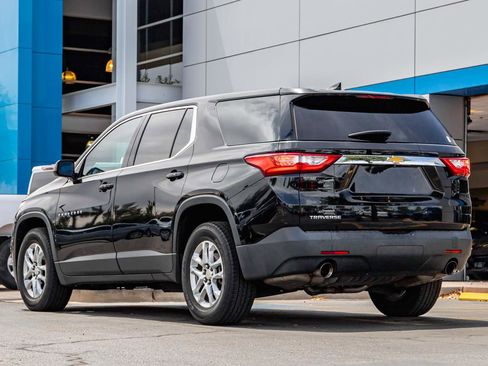 Used 2020 Chevrolet Traverse LS image 2