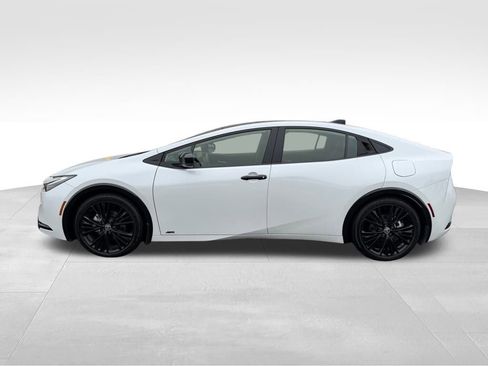 Used 2025 Toyota Prius AWD image 4
