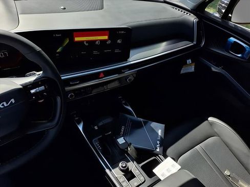 New 2026 Kia Sorento S w/ S Panoramic Sunroof Package image 5