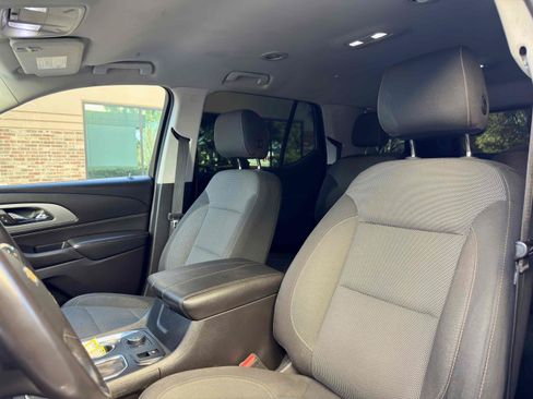 Used 2018 Chevrolet Traverse LT w/ LPO, Black Accent Package FWD image 34