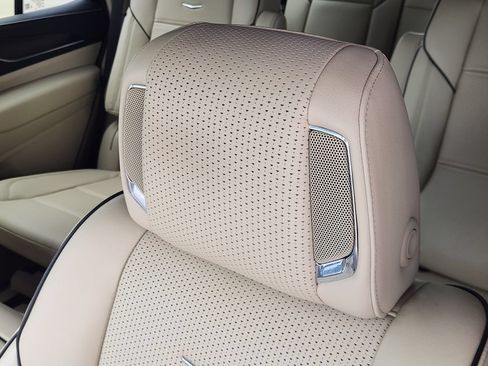 Used 2022 Cadillac Escalade Premium Luxury AWD/4WD image 23