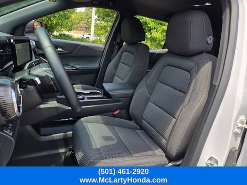 Used 2026 Chevrolet Equinox LT FWD image 8