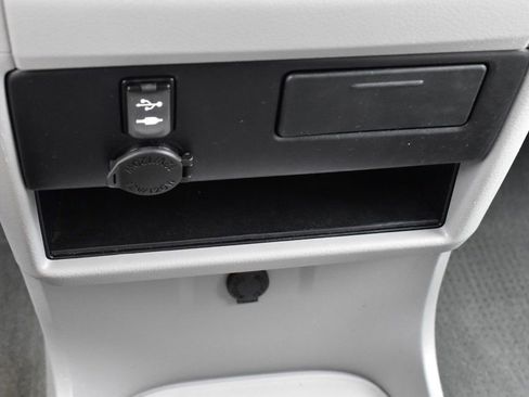 Used 2015 Toyota Sienna LE image 40