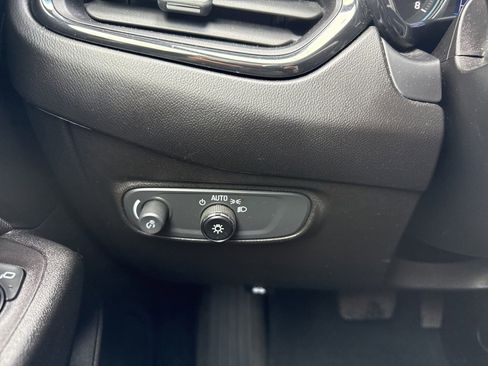Used 2022 Chevrolet Equinox RS FWD image 36