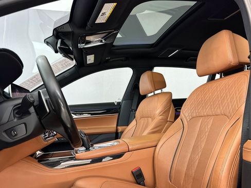 Used 2020 BMW 750i xDrive w/ Executive Package AWD/4WD image 24