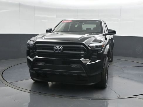 Used 2025 Toyota Tacoma SR5 AWD/4WD image 6
