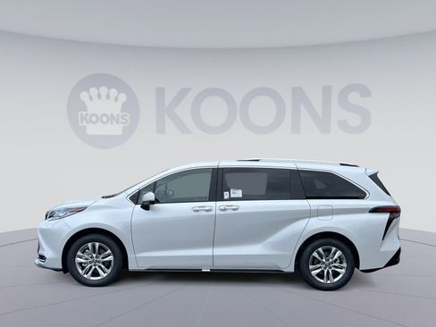New 2026 Toyota Sienna Limited image 2