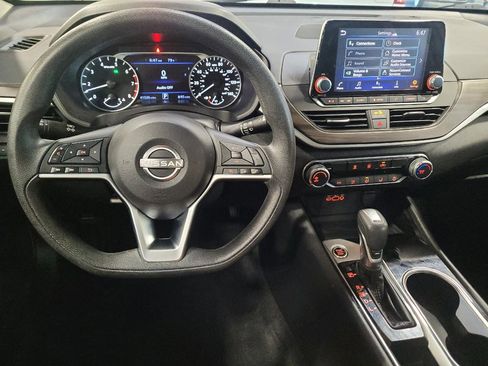 Used 2024 Nissan Altima 2.5 SV FWD image 22