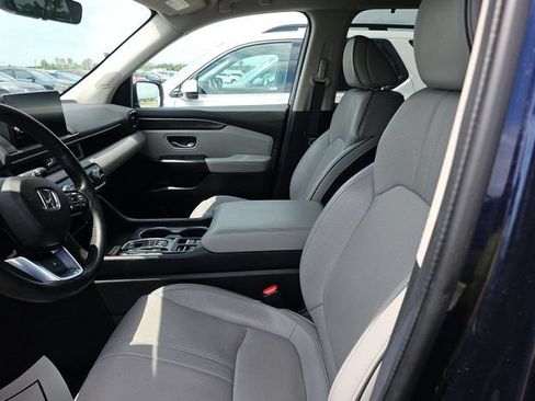 Used 2025 Honda Pilot Elite image 3