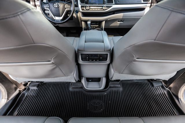 Used 2017 Toyota Highlander XLE AWD/4WD image 46