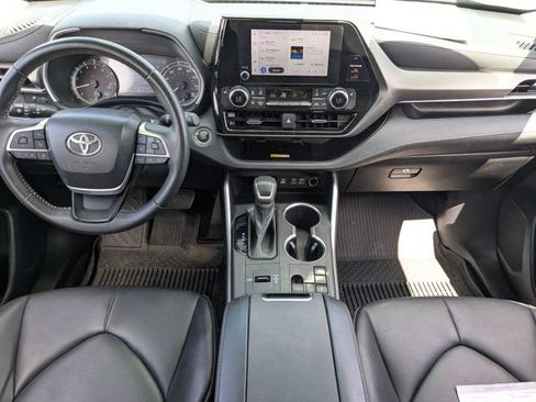 Used 2023 Toyota Highlander XLE FWD image 15