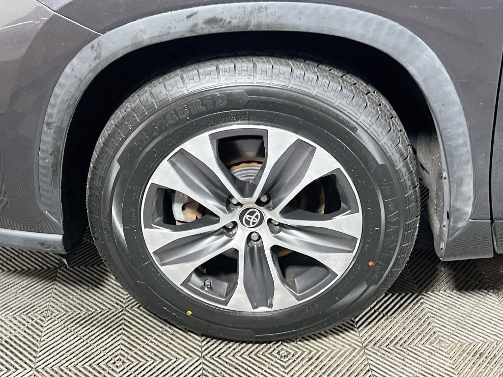 Certified 2020 Toyota Highlander XLE FWD image 29