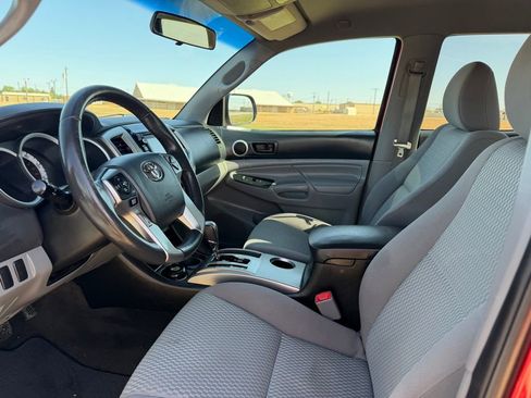 Used 2015 Toyota Tacoma PreRunner w/ SR5 Package image 12