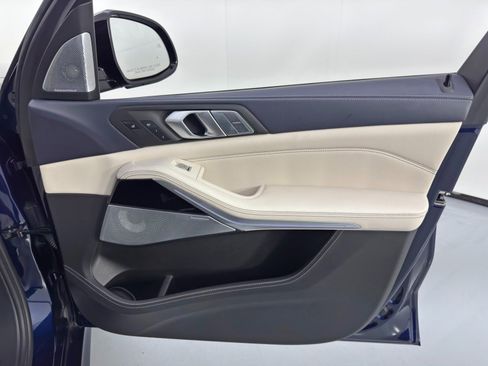 Used 2021 BMW X7 M50i w/ Dynamic Handling Package image 52