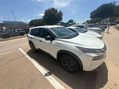 Used 2023 Nissan Rogue S FWD image 2