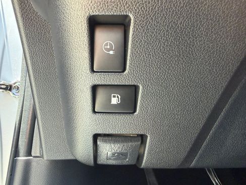 Used 2022 Toyota Prius Prime Limited FWD image 18