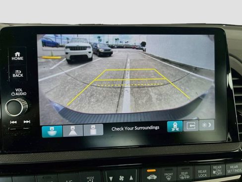 Used 2025 Honda Odyssey Touring image 14