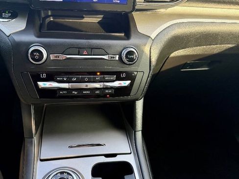 Used 2020 Ford Explorer XLT RWD image 17