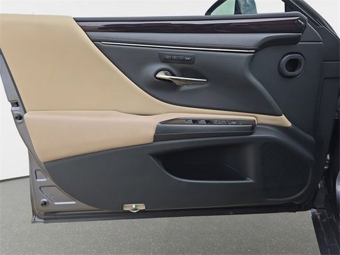 Used 2019 Lexus ES 350 Luxury w/ Premium Package image 29