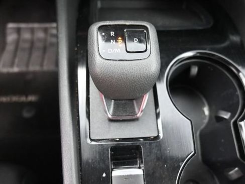 Used 2024 Nissan Rogue S AWD/4WD image 32