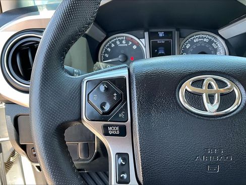 Used 2022 Toyota Tacoma SR5 RWD image 23