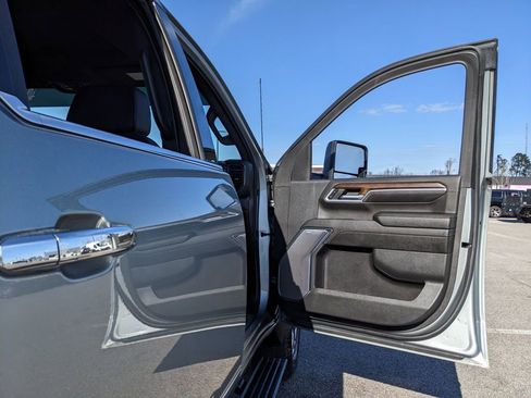 Used 2024 Chevrolet Silverado 2500 High Country w/ Technology Package image 69