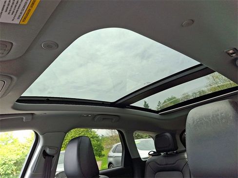 Used 2022 Lincoln Corsair AWD w/ Premium Package image 14