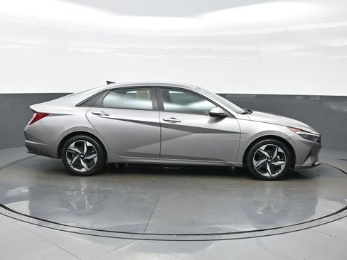 Certified 2023 Hyundai Elantra SEL w/ Convenience Package FWD image 7