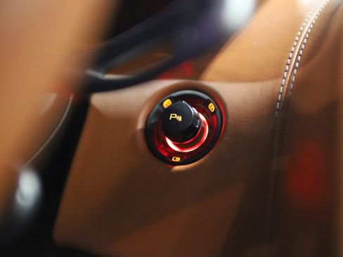 Used 2017 McLaren 570S RWD image 25