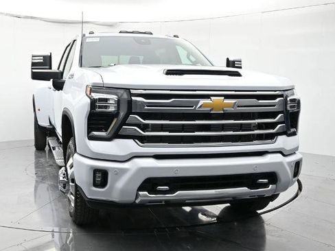New 2026 Chevrolet Silverado 3500 High Country w/ Technology Package image 2