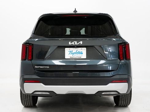 Certified 2025 Kia Sorento LX image 30