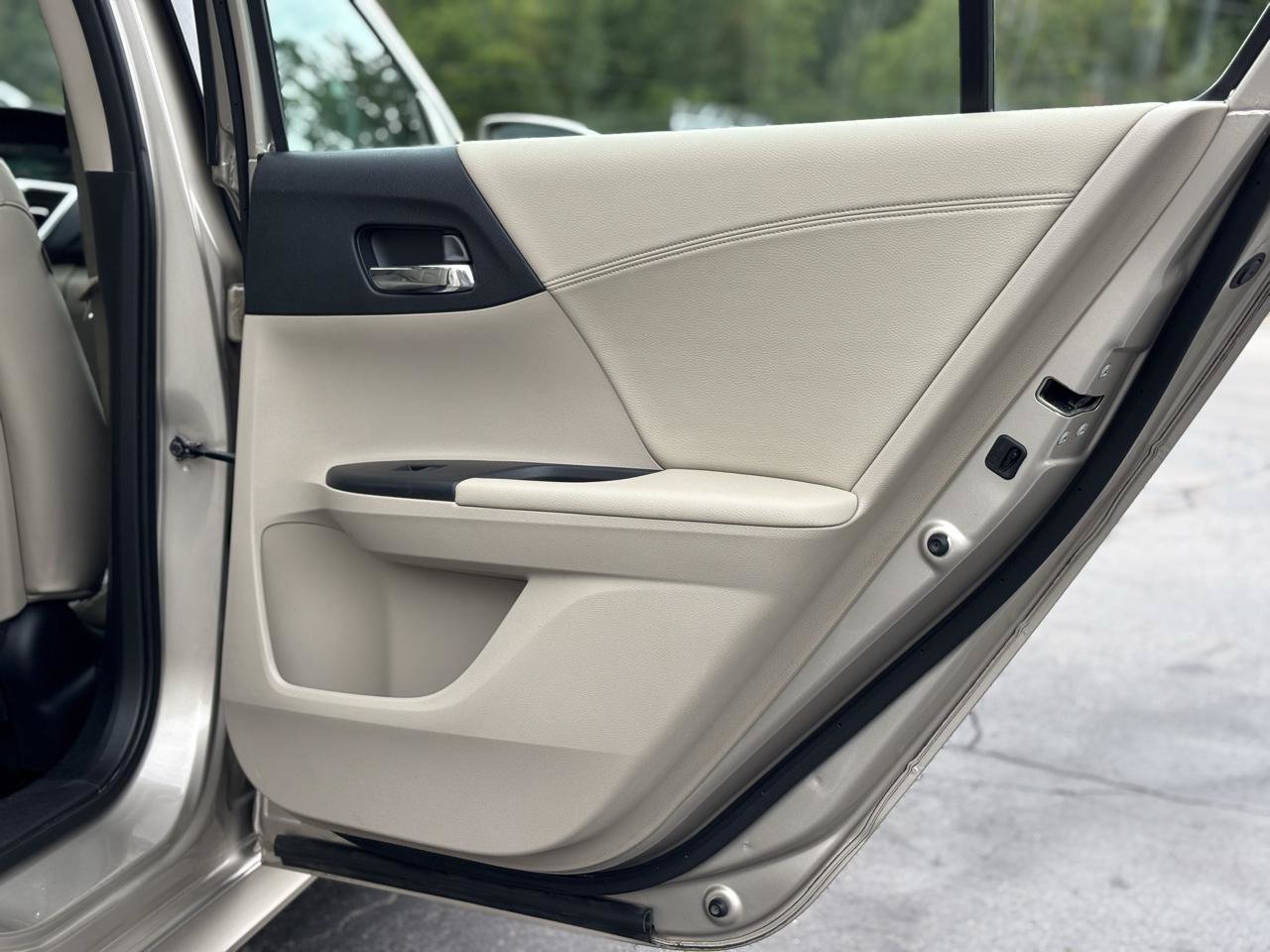 Used 2013 Honda Accord EX-L image 37