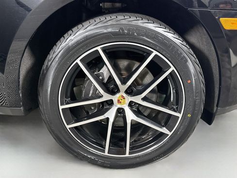 Used 2022 Porsche Macan w/ Premium Package Plus AWD/4WD image 31