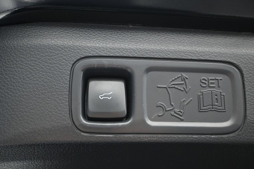 Used 2022 Lincoln Navigator L Reserve AWD/4WD image 30