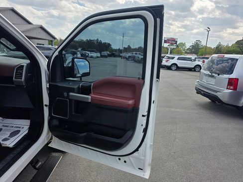 Used 2019 Ford F150 Platinum w/ Equipment Group 701A Luxury AWD/4WD image 12